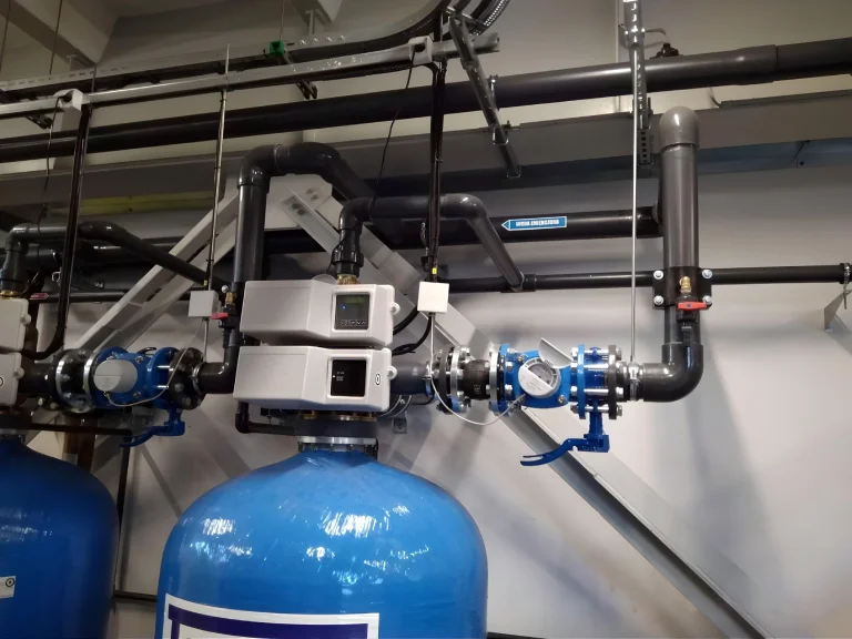 zmiękczacz wody z głowicą sterującą